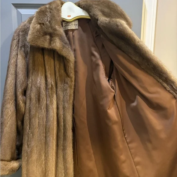 Elegant Mink Brown Fur Coat - Picture 3 of 5